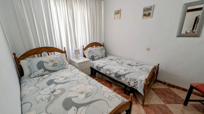 Image No.19-3 Bed Townhouse for sale