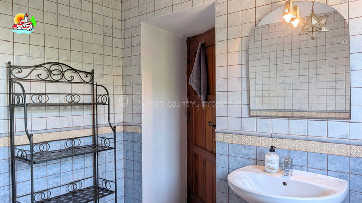 Image No.21-5 Bed Property for sale