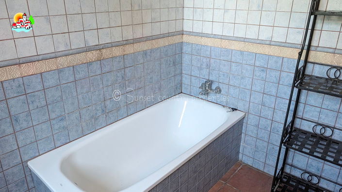 Image No.22-5 Bed Property for sale