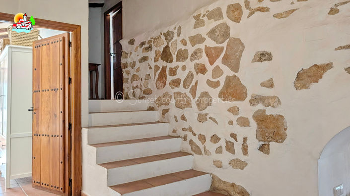 Image No.24-5 Bed Property for sale