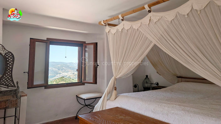 Image No.25-5 Bed Property for sale