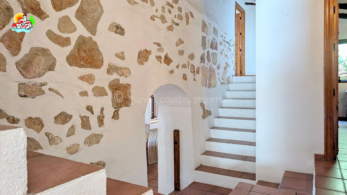 Image No.28-5 Bed Property for sale