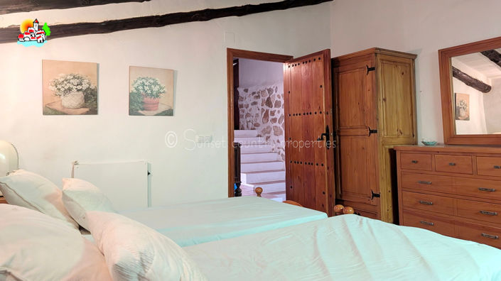 Image No.41-5 Bed Property for sale