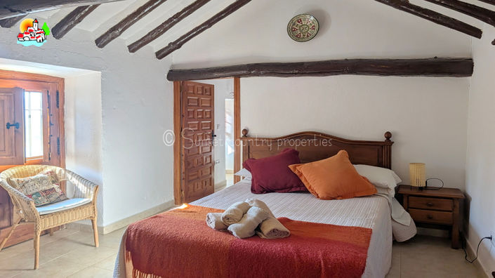 Image No.24-4 Bed Property for sale