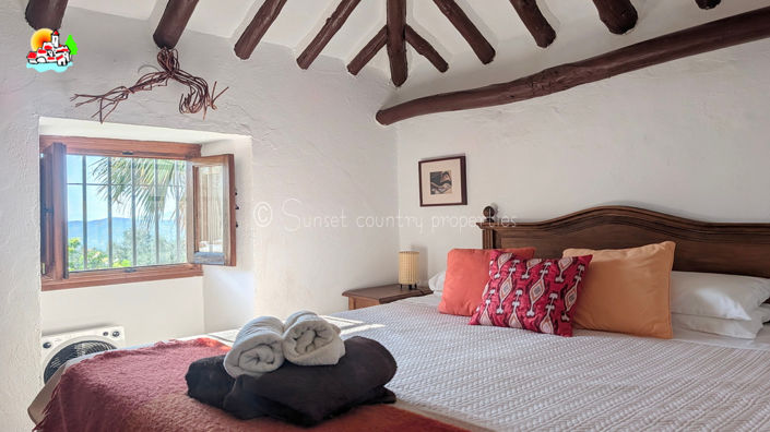 Image No.25-4 Bed Property for sale