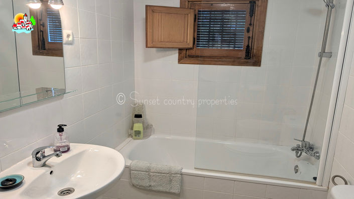Image No.29-4 Bed Property for sale