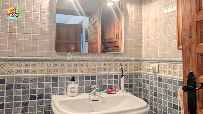 Image No.33-4 Bed Property for sale