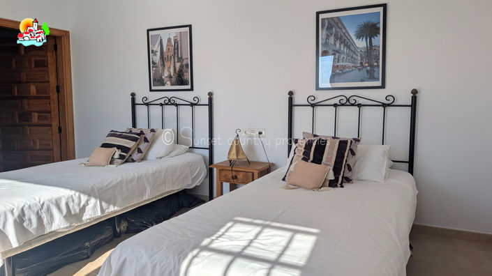 Image No.41-4 Bed Property for sale