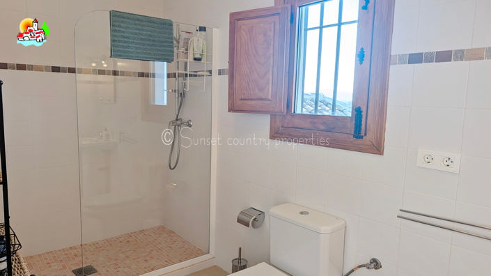 Image No.43-4 Bed Property for sale
