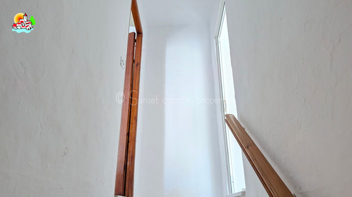 Image No.20-3 Bed Townhouse for sale