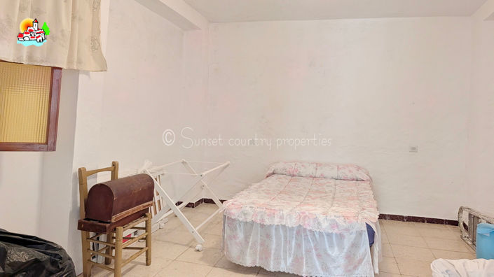 Image No.26-3 Bed Townhouse for sale