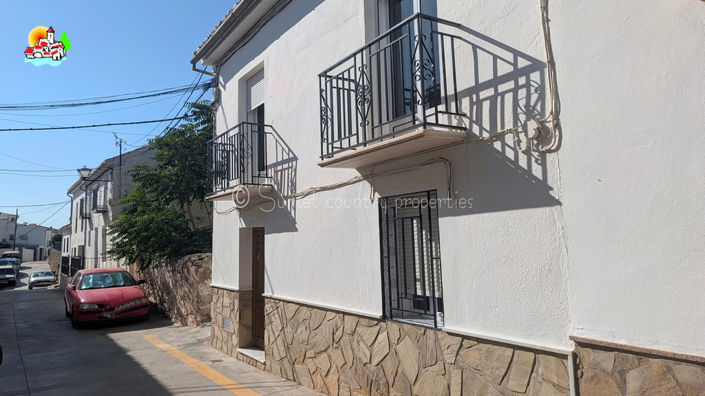 Image No.31-3 Bed Townhouse for sale