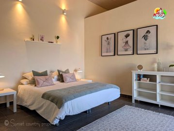 12. Guest bedroom 1.jpg