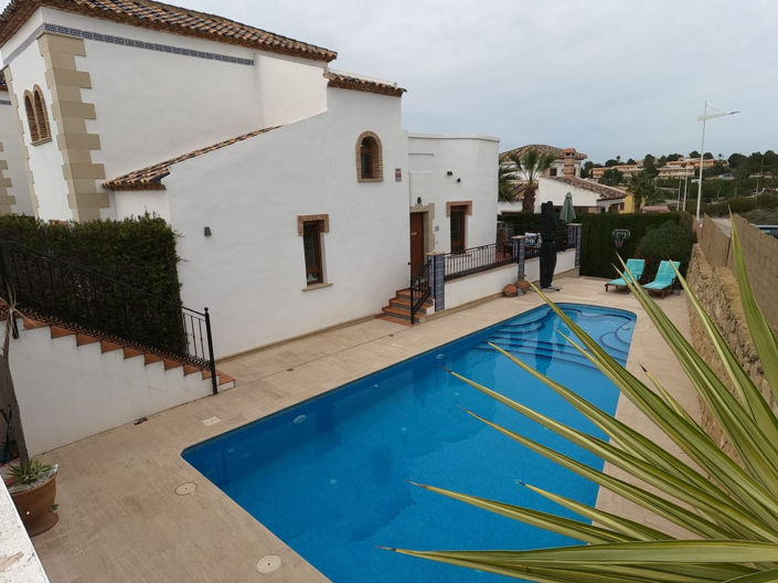 Image No.1-4 Bed Property for sale