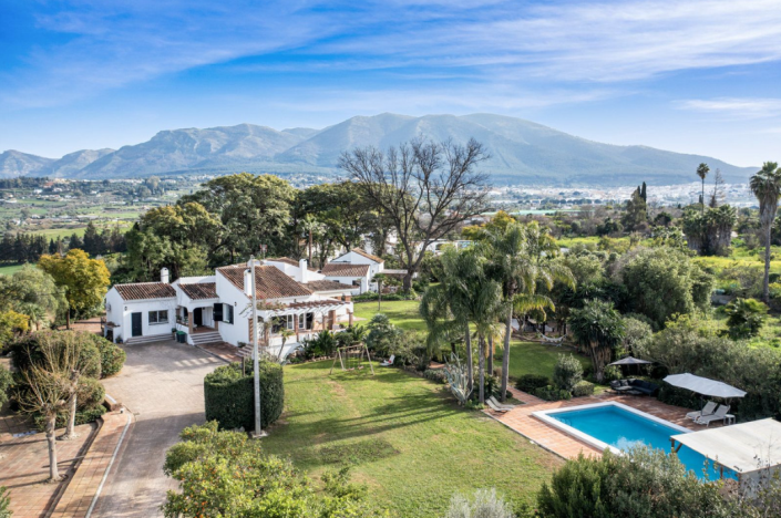 Image No.1-4 Bed Villa / Detached for sale