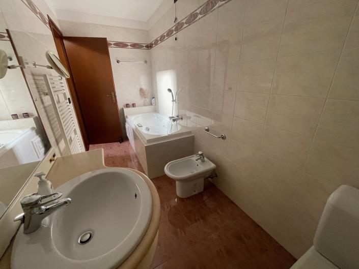 Image No.17-3 Bed Semi-Detached for sale