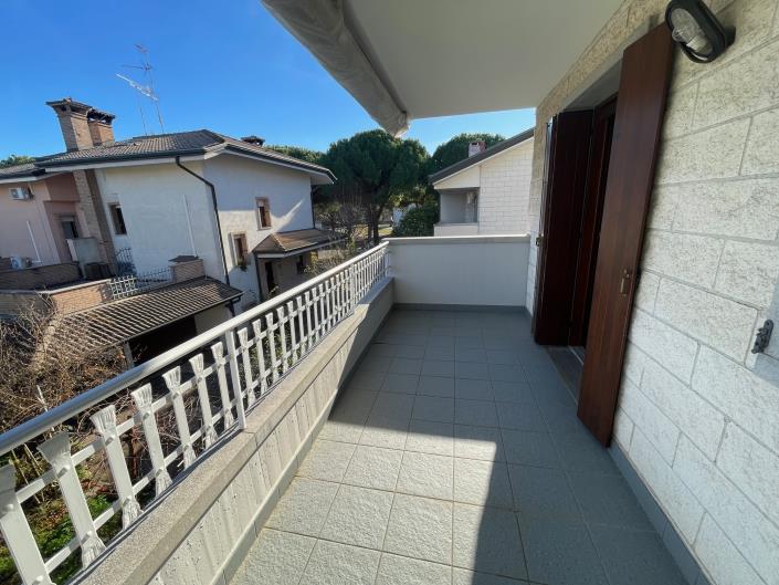 Image No.39-3 Bed Semi-Detached for sale