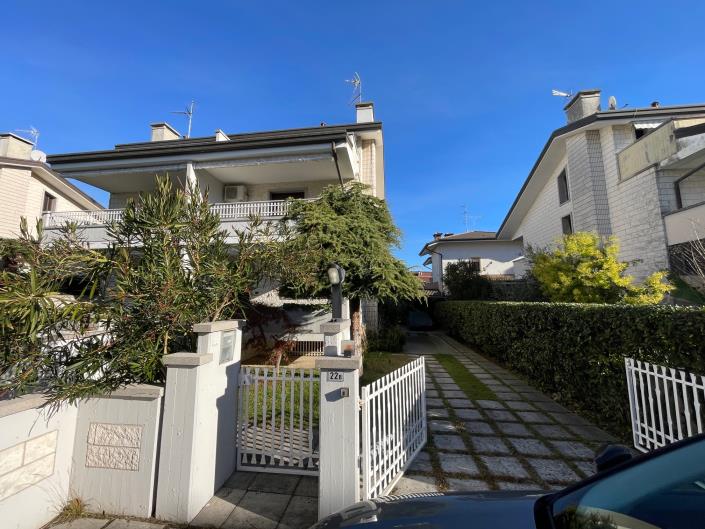 Image No.44-3 Bed Semi-Detached for sale