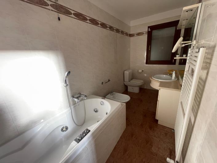 Image No.57-3 Bed Semi-Detached for sale