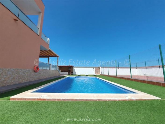 Image No.4-4 Bed Villa for sale
