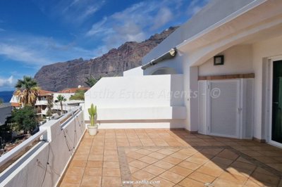 1 - Los Gigantes, Townhouse