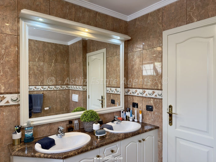 Image No.20-4 Bed Villa for sale