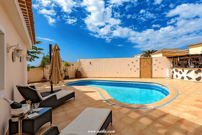 Image No.1-3 Bed Villa for sale