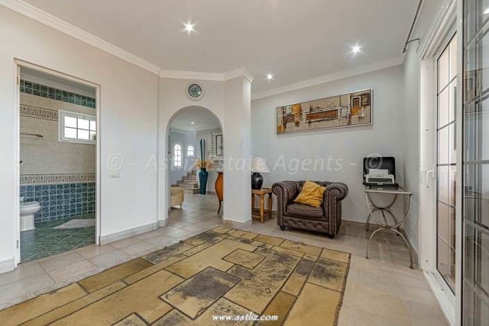 Image No.9-3 Bed Villa for sale