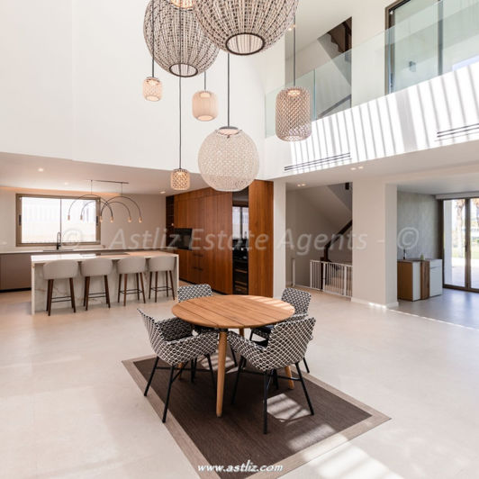 Image No.10-5 Bed Villa for sale