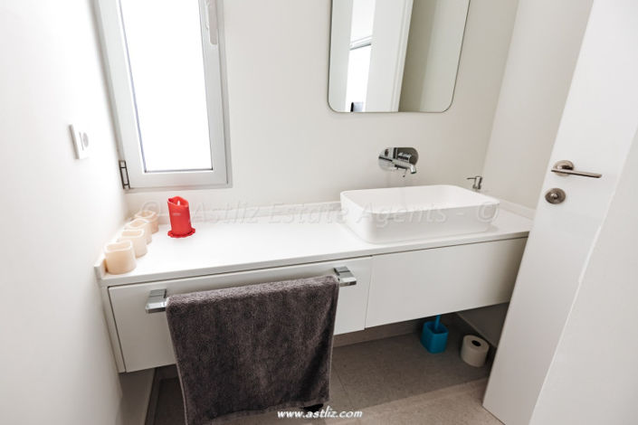 Image No.14-4 Bed Villa for sale