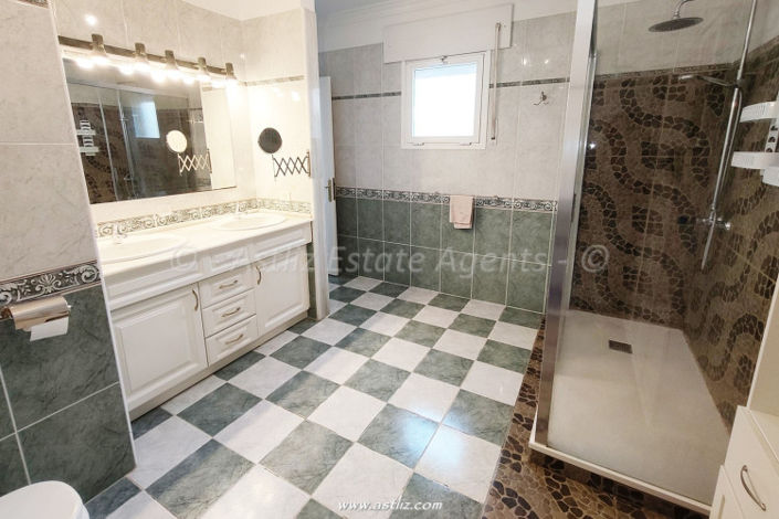 Image No.10-3 Bed Villa for sale