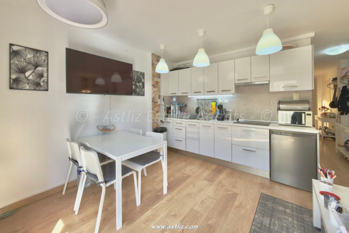 Image No.8-2 Bed Apartment for sale