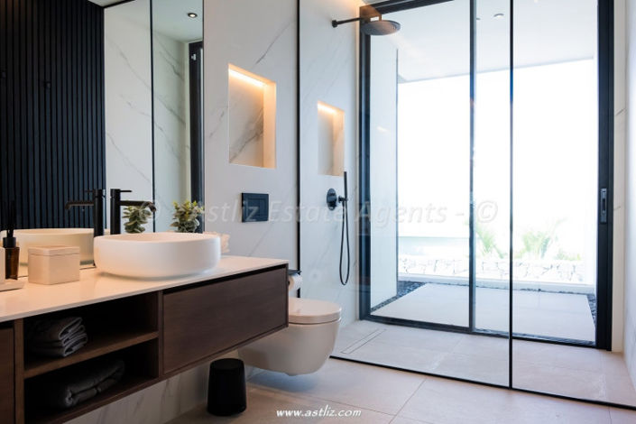 Image No.21-Villa de 4 chambres à vendre à Playa San Juan