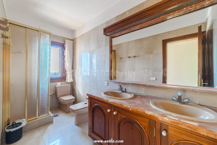 Image No.16-8 Bed Villa for sale