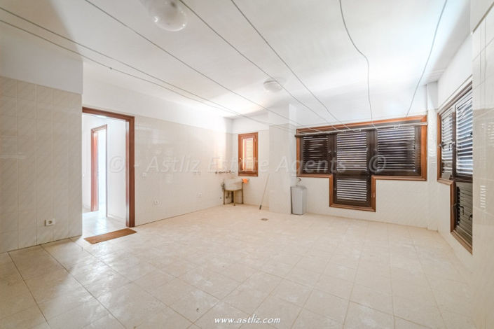 Image No.20-8 Bed Villa for sale