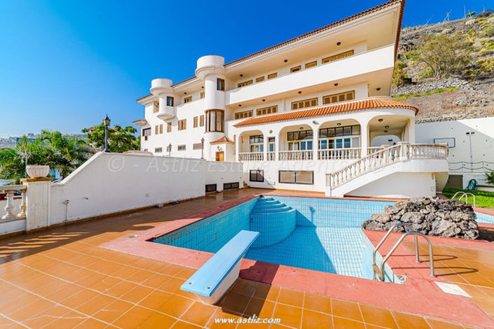 Image No.4-8 Bed Villa for sale