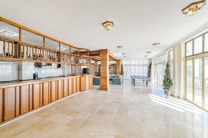 Image No.9-8 Bed Villa for sale