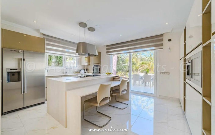 Image No.10-4 Bed Villa for sale