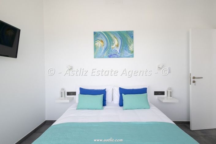 Image No.5-2 Bed Villa for sale