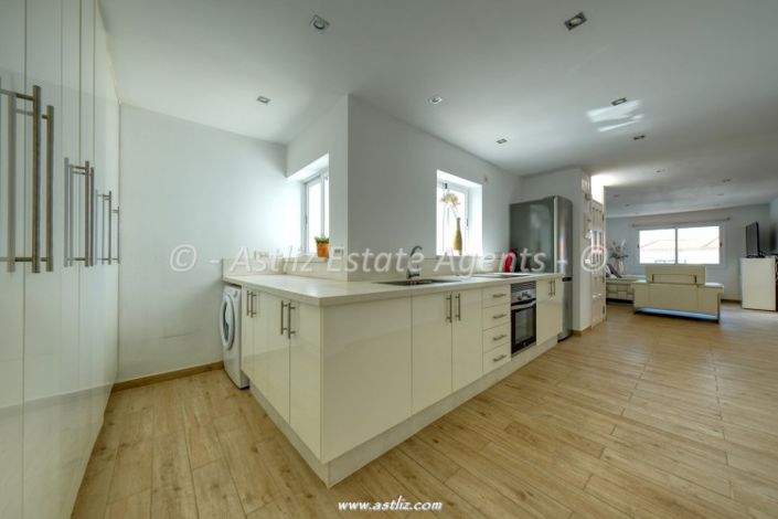 Image No.15-3 Bed Apartment for sale