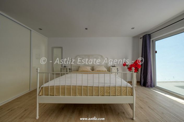 Image No.25-3 Bed Apartment for sale