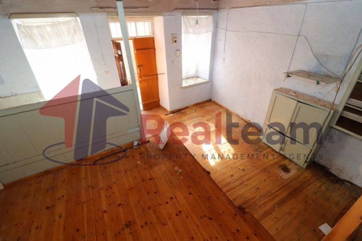 Image No.10-2 Bed Property for sale