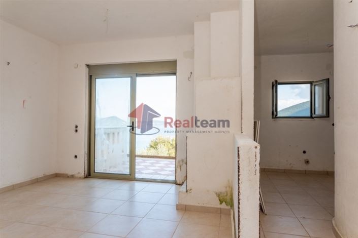 Image No.4-Propriété de 4 chambres à vendre à Pteleos