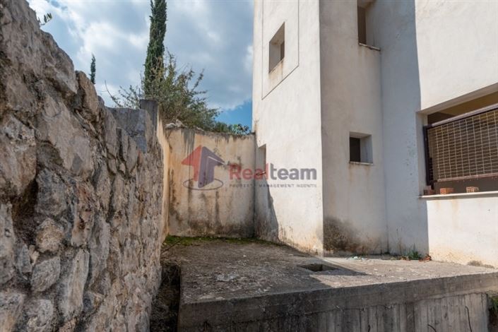 Image No.19-3 Bed Property for sale