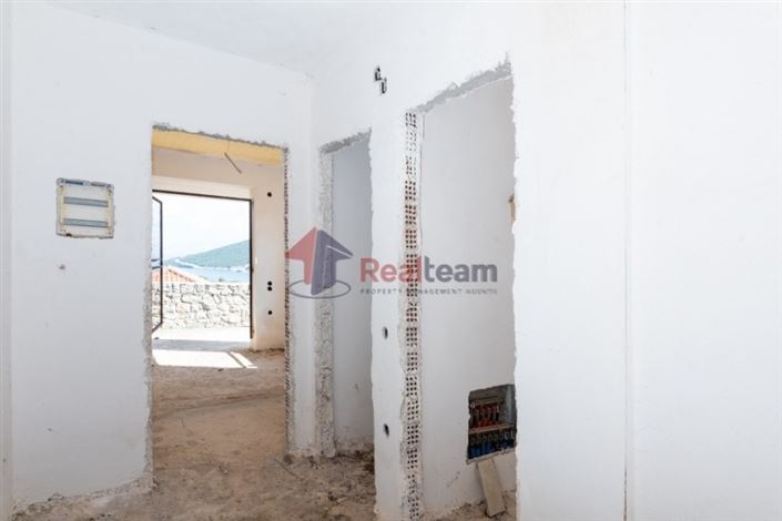 Image No.8-3 Bed Property for sale