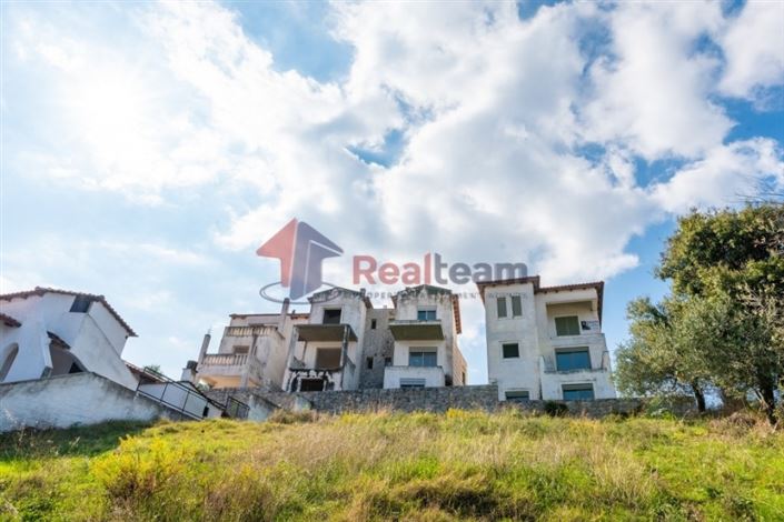 Image No.17-3 Bed Property for sale