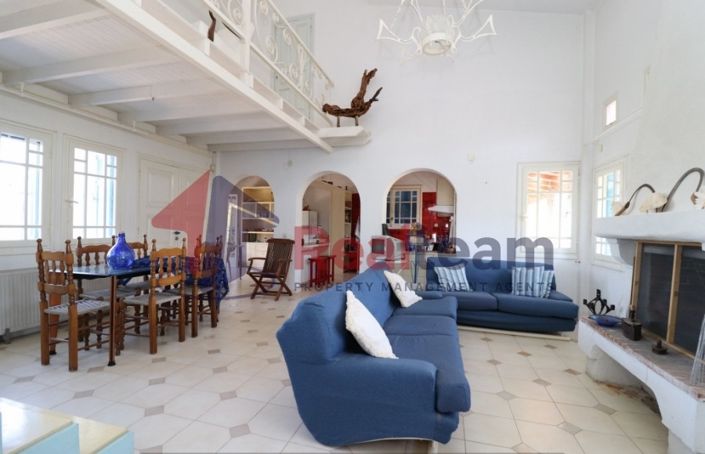 Image No.12-3 Bed Property for sale