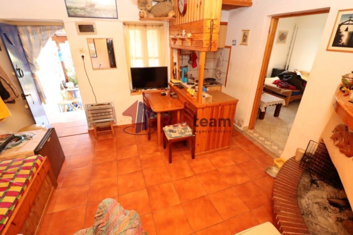 Image No.10-6 Bed Property for sale