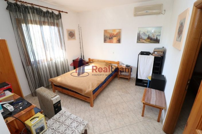 Image No.11-6 Bed Property for sale