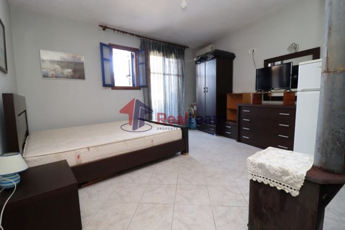 Image No.16-6 Bed Property for sale